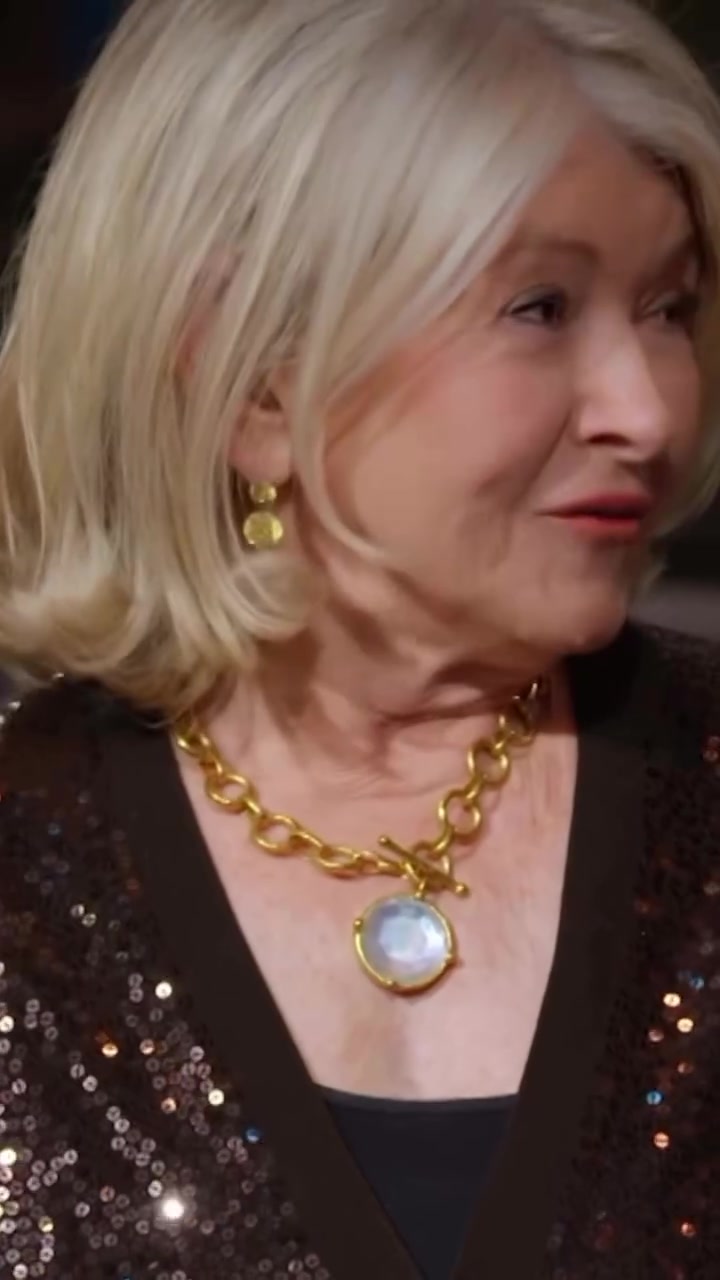 Julie Vos ad preview