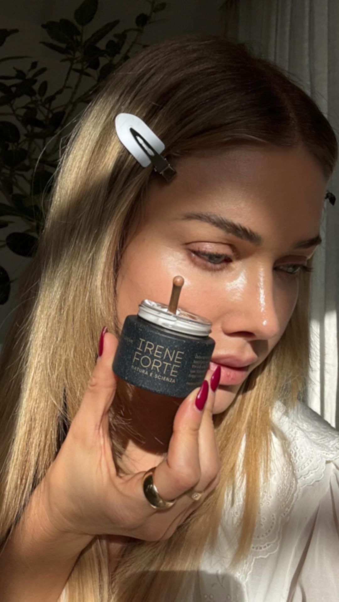 The Blonde Files ad preview